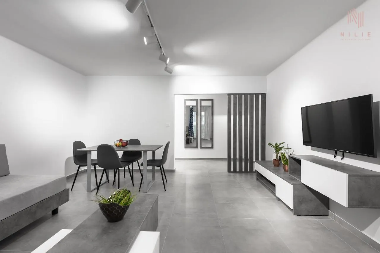 Consul, Nilie Hospitality Mgmts kontakt